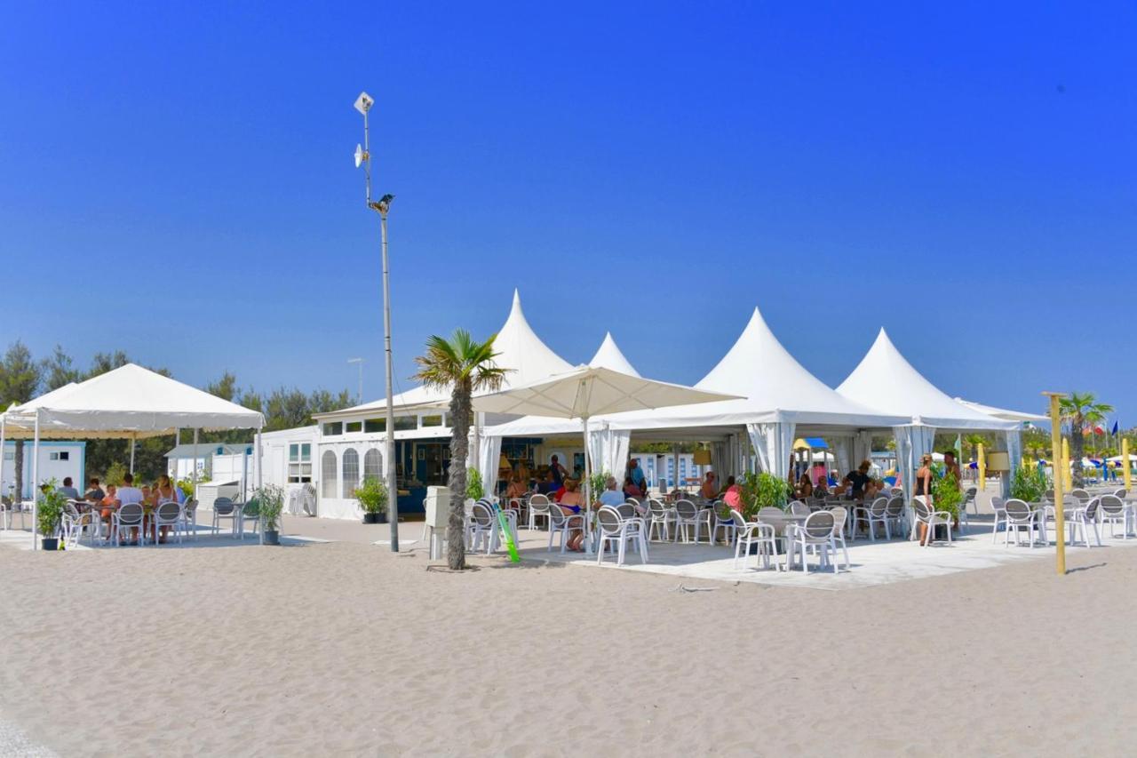 Isamar Holiday Village Ca Lino エクステリア 写真 Beach bar in Spain
