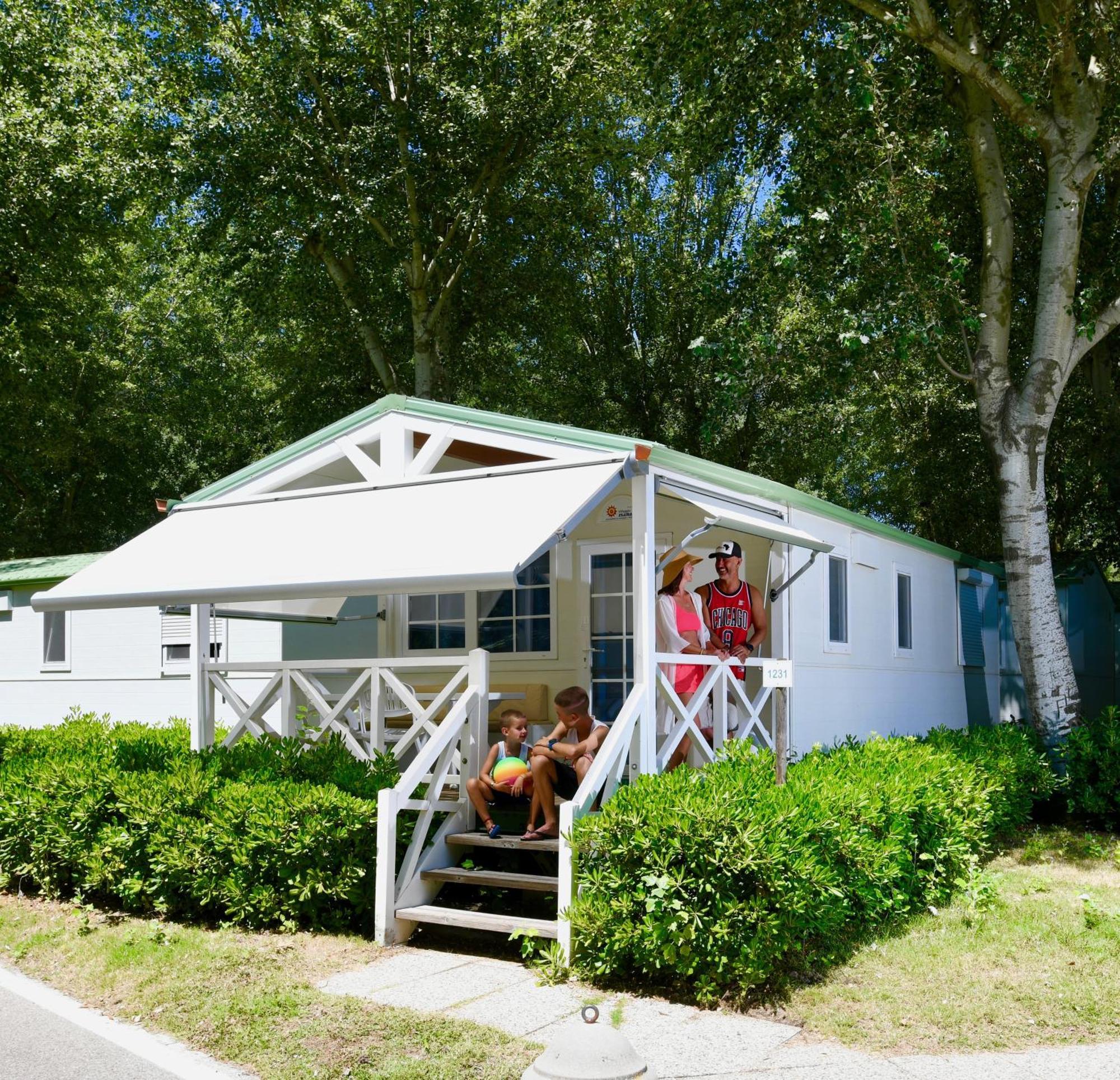 Isamar Holiday Village Ca Lino エクステリア 写真 A mobile home in France