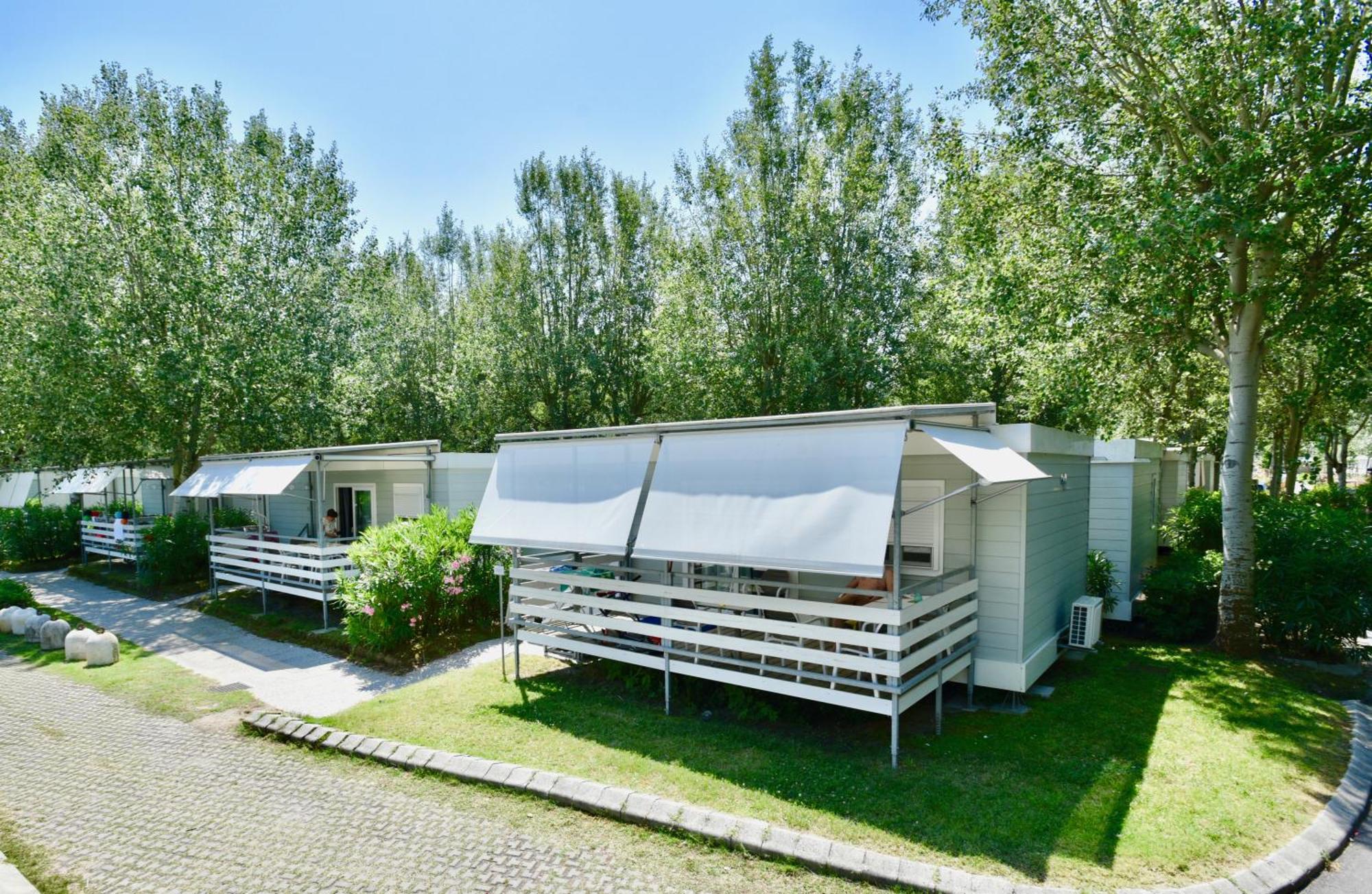 Isamar Holiday Village Ca Lino エクステリア 写真 Mobile homes in a campsite